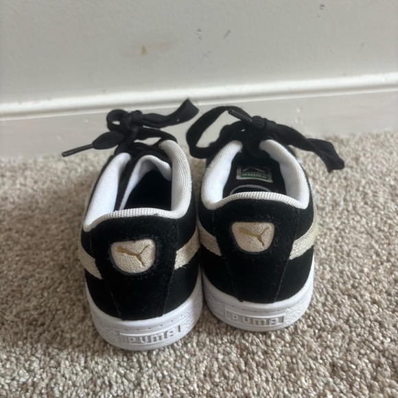 Puma Classic Suede Sneakers Black White Size 1 Little Kid - Picture 2 of 9